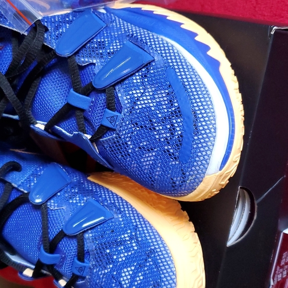 Kryrie 7 - Picture 3 of 12